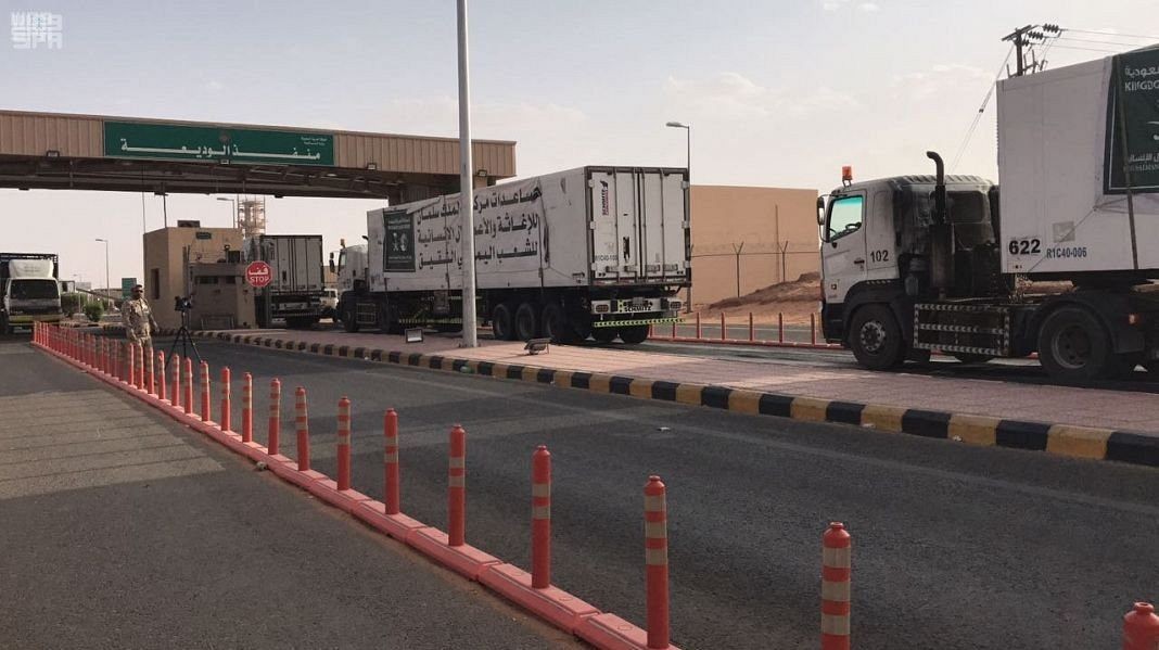 5 شاحنات إغاثة من مركز الملك "سلمان" في طريقها إلى محافظة مأرب