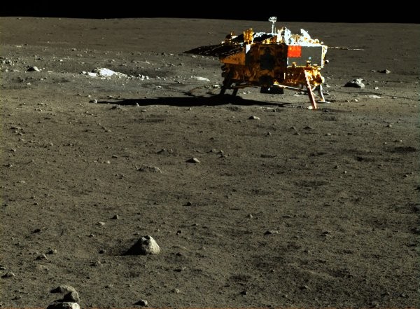 شاهد "7" صور عالية الدقة لسطح القمر!