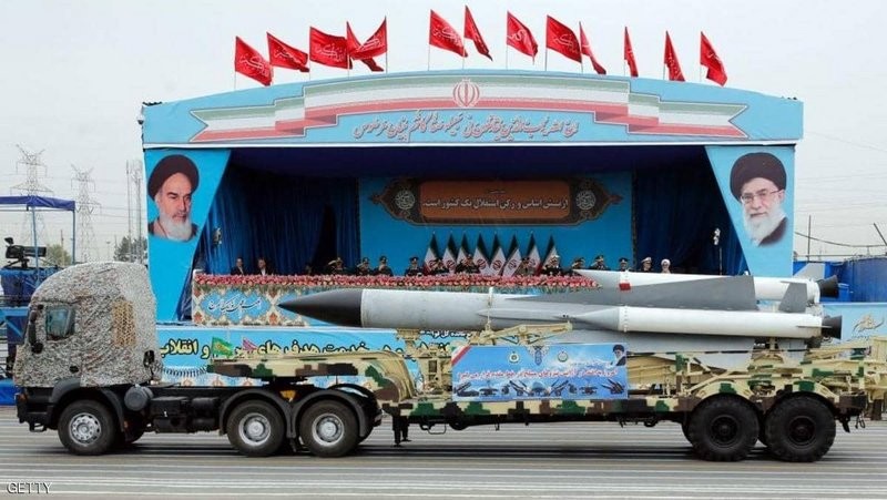 إيران تنشر الصواريخ بقلب طهران.. رعب من هجوم "حفل الخميني"
