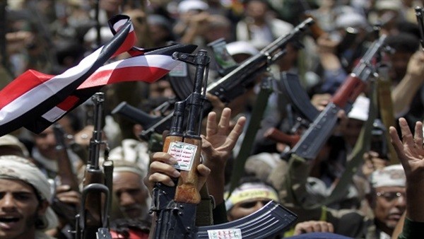 مليشيات الحوثي الانقلابية تفرج عن معتقلين عسكريين من أنصار صالح