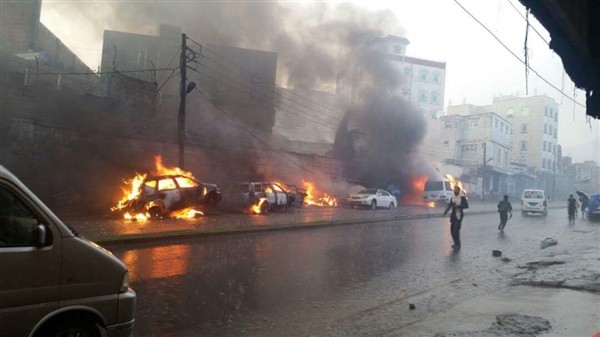  بالصورة/ الحرائق تلتهم طوابير من السيارات بمحافظة اب