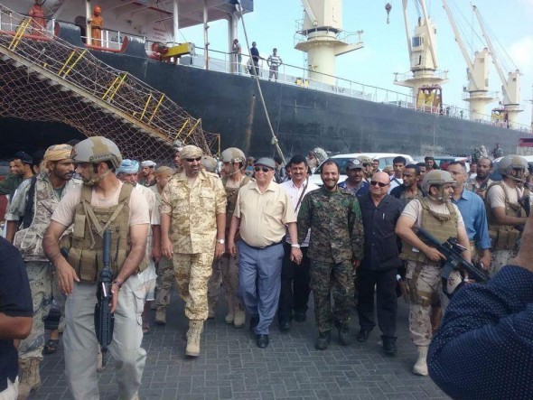 شاهد الصورة : الرئيس هادي يوجة رسائل عديدة من ميناء المعلاء
