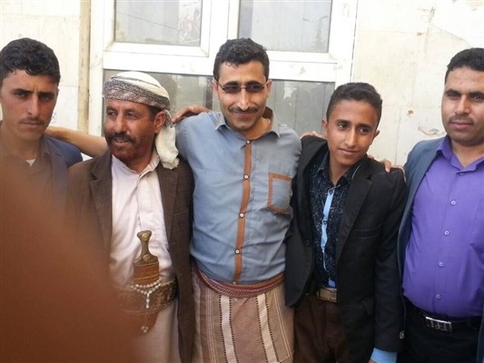 مليشيات الحوثي تفرج عن صحافيين مختطفين منذ سنتين