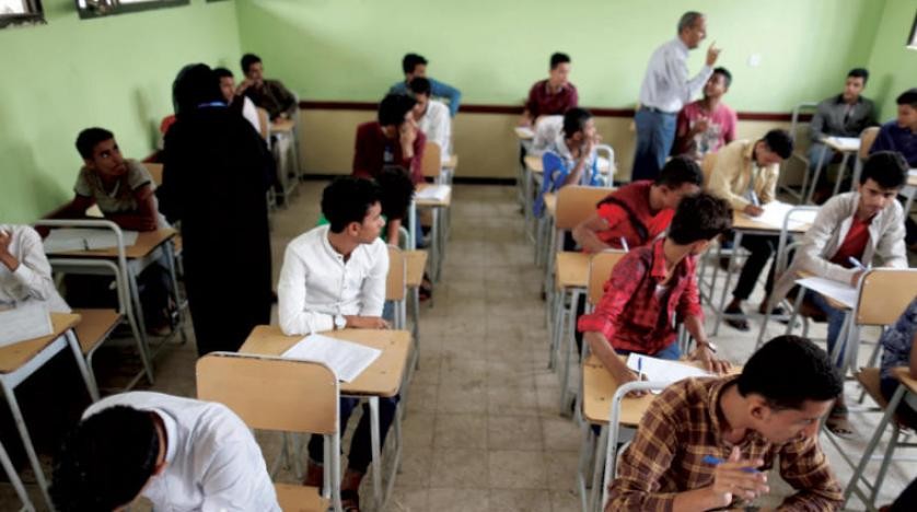 المليشيات الحوثية تسمح بالغش للطلاب لاستقطابهم الى صفوفها