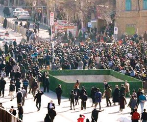 الايرانيون يصعدون انتفاضتهم ضد المليشيات ويطالبون برحيل نظام الفقيه