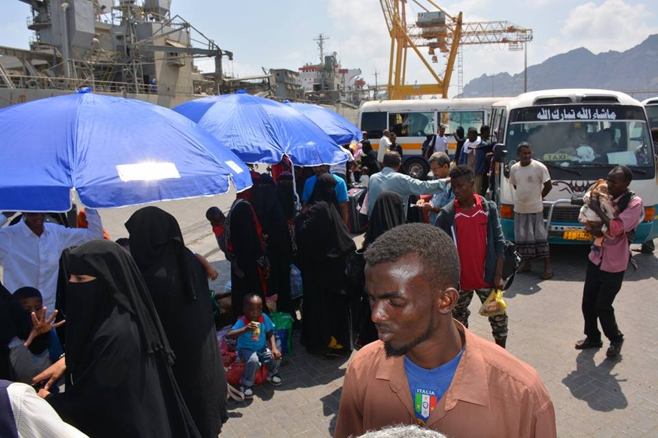 "صور" عمليات الترحيل الطوعي للصوماليين اليوم من عدن