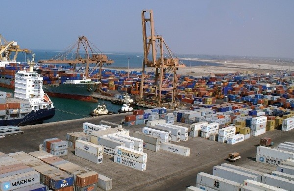 القيادة العسكرية اليمنية تطلق تصريحات بشأن ميناء الحديدة