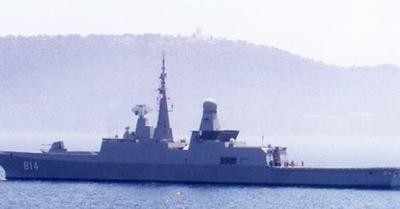 "صورة" وصول سفينة حربية سعودية الى باب المندب