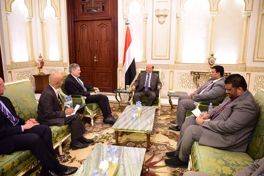 الرئيس هادي يستقبل السفير الأمريكي لدى اليمن