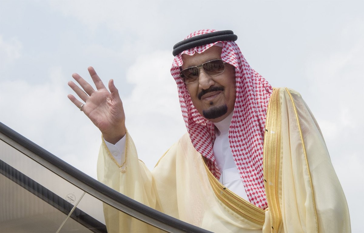 العاهل السعودي يؤكد من موسكو على ضرورة الحل السياسي للأزمة اليمنية
