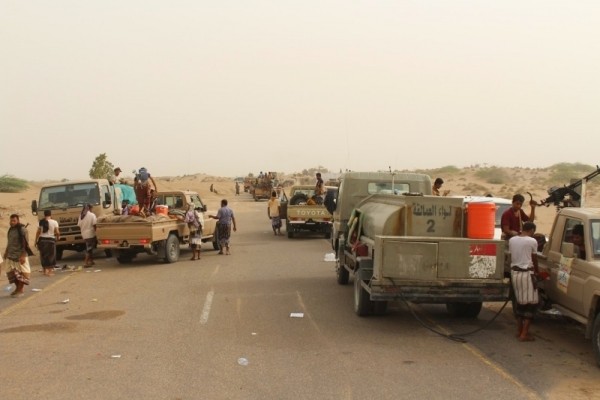 الجيش يحاصر قناصة الحوثيين في مدينتي الصالح والعيسي ويطبق الخناق على مدينة الحديدة من ثلاث جهات