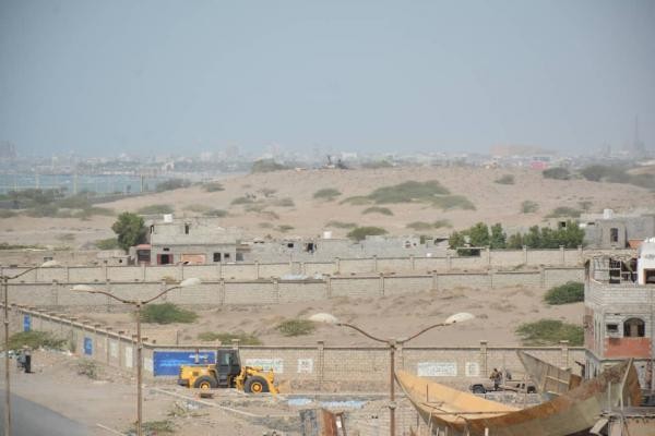 قذائف الحوثي العشوائية تقتل مدني وتصيب آخرين في الحديدة
