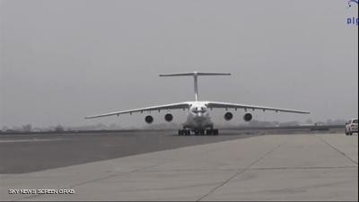 "بالصور" طائرة اماراتية ضخمة تهبط في مطار عدن وعلى متنها حمولة 50 طن "تفاصيل"
