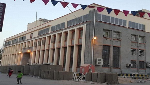 الحكومة تنهي كل عمليات البنك المركزي في صنعاء وتضح الحوثيين أمام الأمر الواقع