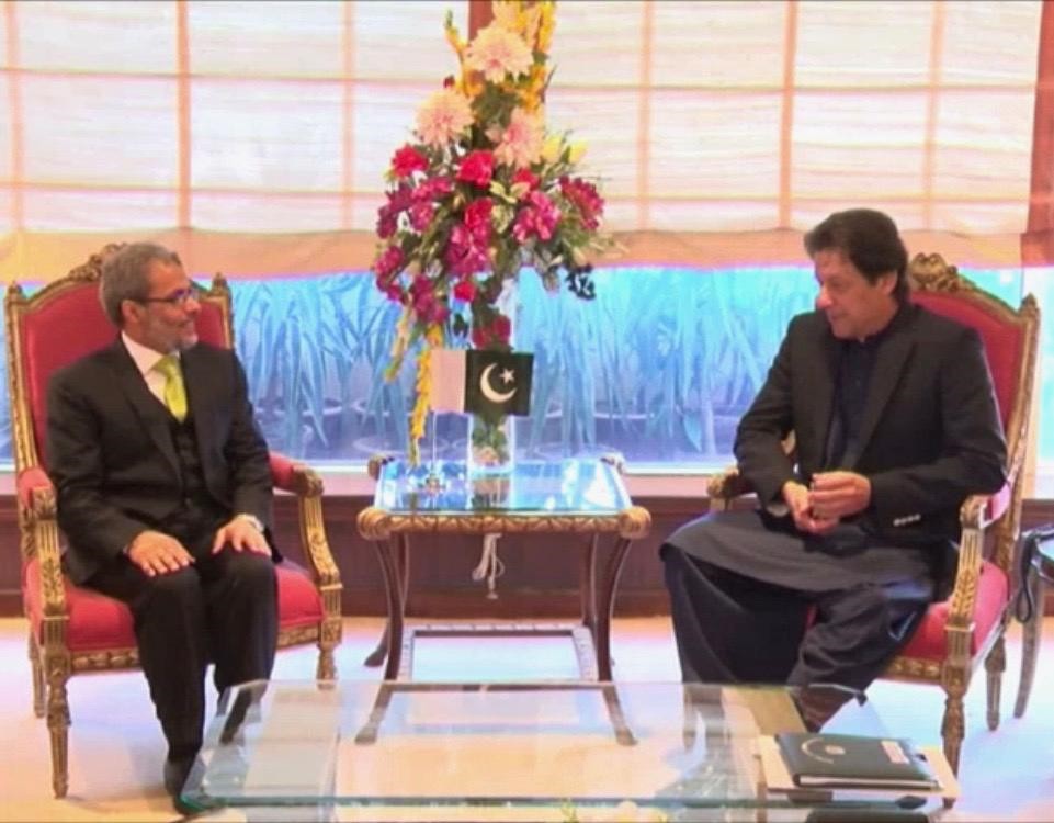 لقاء يجمع السفير العشبي برئيس الوزراء الباكستاني