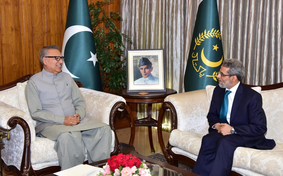 السفير العشبي يستعرض مع الرئيس الباكستاني العلاقات الثنائية بين البلدين