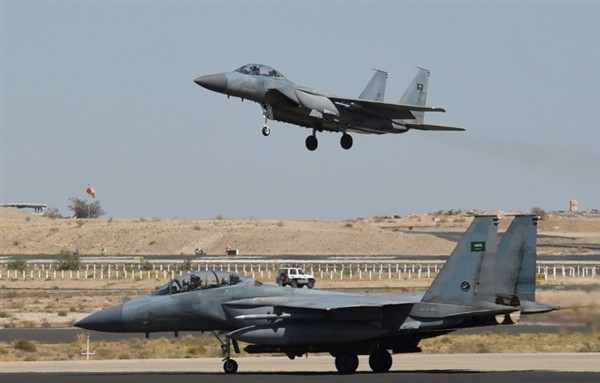 التحالف العربي يقصف معسكراً استراتيجي للمليشيات الحوثية بصنعاء