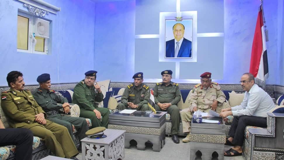نائب رئيس الوزراء يؤكد على أهمية إعادة افتتاح كلية الشرطة في حضرموت