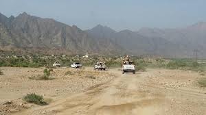 المنطقة العسكرية الرابعة تؤكد السيطرة الكاملة على معسكر العمري، والمعارك تزحف باتجاه المخا