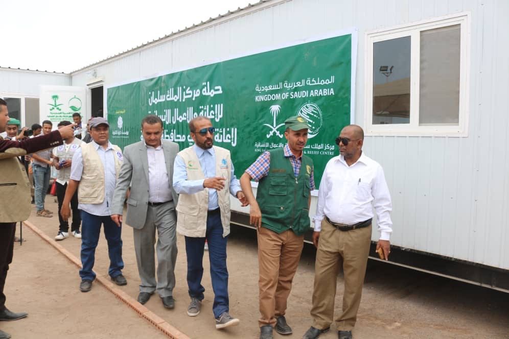مركز الملك سلمان يدشن مخيم النازحين في مديرية الخوخة بالحديدة
