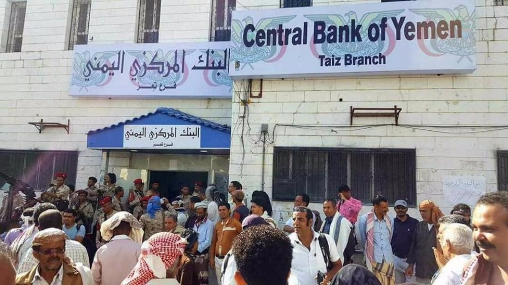  الوفد الحكومي في تعز يعلن موعد مغادرته المدينة بعد افتتاحه للبنك المركزي