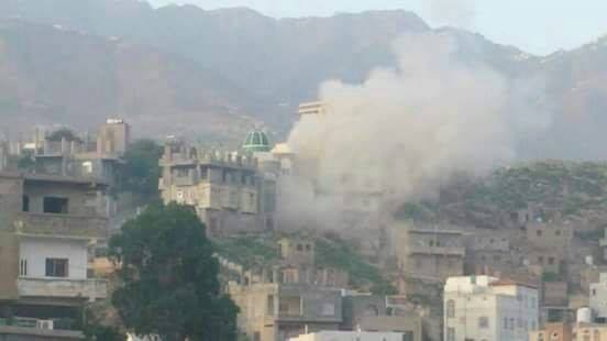  مليشيا الحوثي تشن قصفاً عنيفاً على قرى غرب تعز وتحشد تعزيزات عسكرية إلى المنطقة