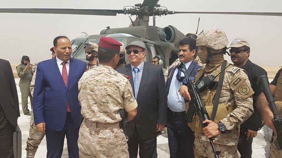 الرئيس هادي  يجدد تاكيدة برفع علم اليمن فوق جبال مران