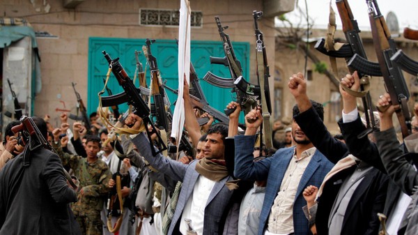 مقتل ضابط في المليشيات الحوثية باستهدف عربته بقنبلة يدوية