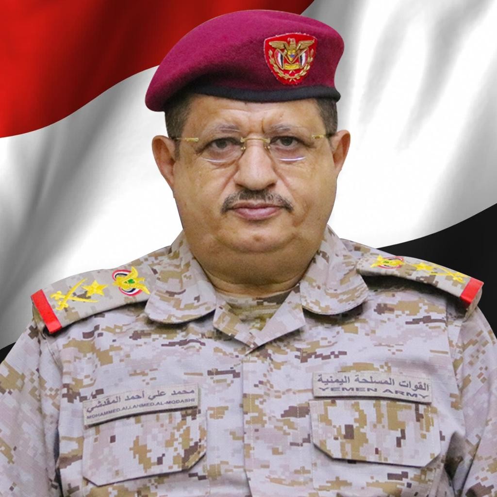وزير الدفاع ورئيس هيئة الاركان : سنضرب بيد من حديد كل من تسول له نفسه المساس بأمن اليمن واستقراره ووحدته