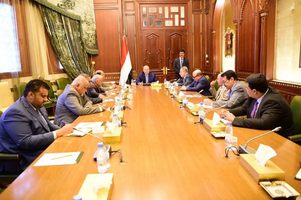 الرئيس هادي يعقد اجتماعاً استثنائيا بمستشاريه