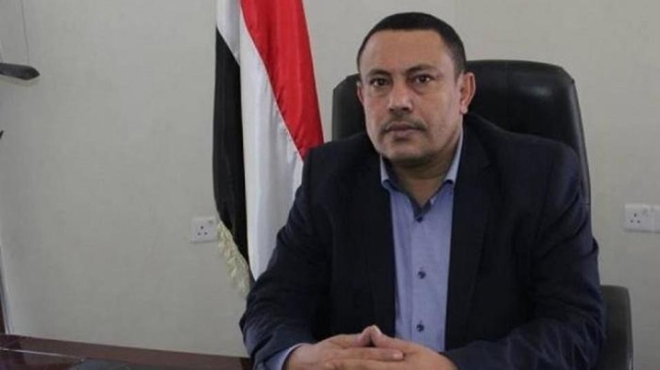 مصدر مسؤول يؤكد انشقاق وزير الإعلام الحوثي ووصوله الرياض