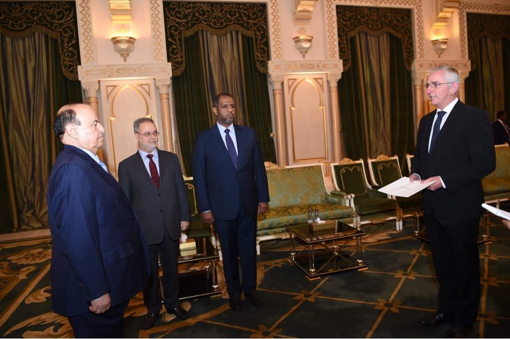رئيس الجمهورية يعتمد اثنين من السفراء الاجانب  لدى اليمن
