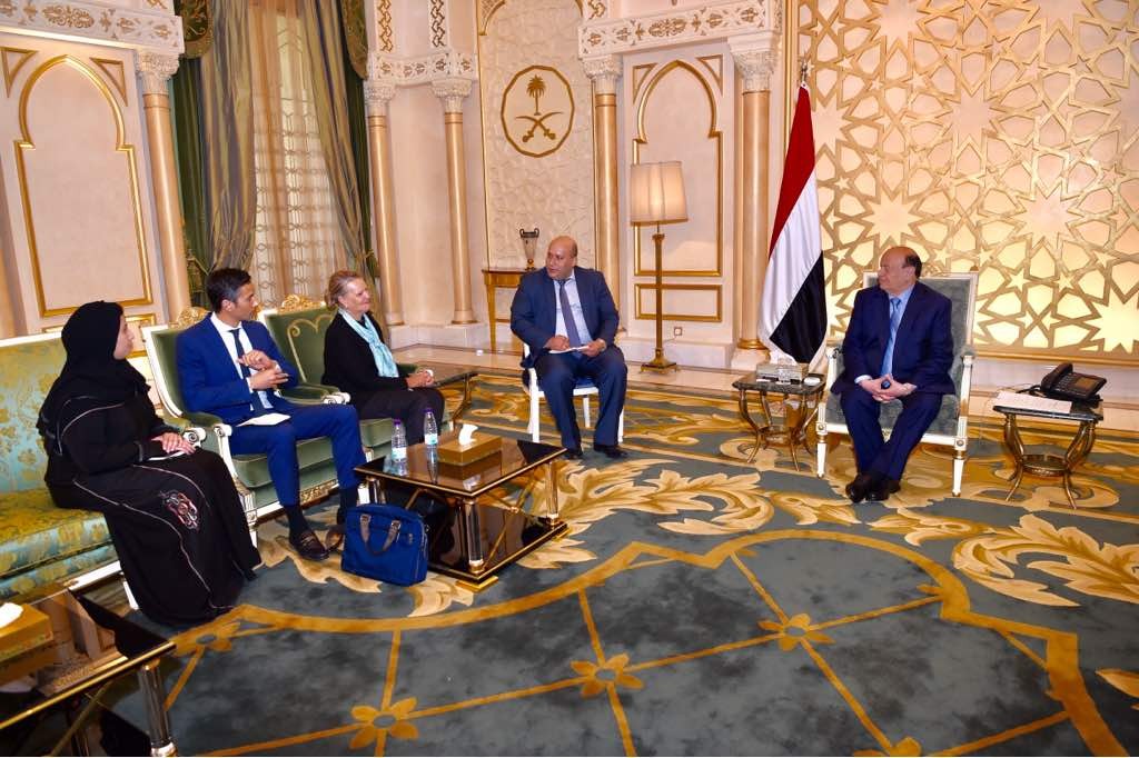 الرئيس يناقش الأوضاع اليمنية مع ممثل الامم المتحدة باليمن