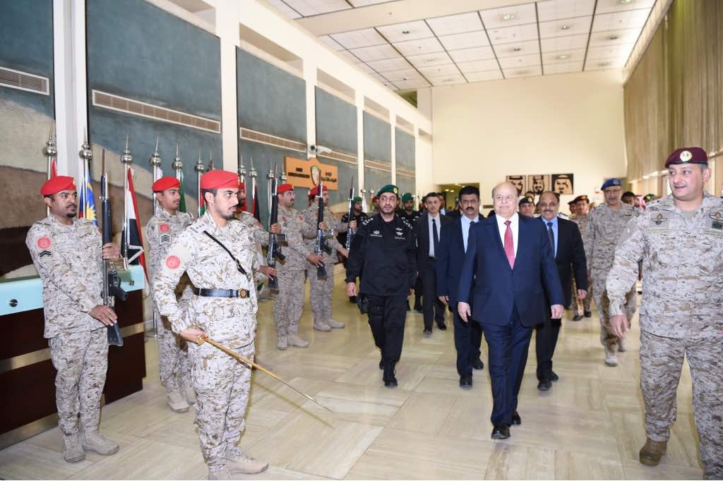 شاهد/ ملف مصور لزيارة الرئيس هادي الى غرفة العمليات المشتركة  بوزارة الدفاع السعودية