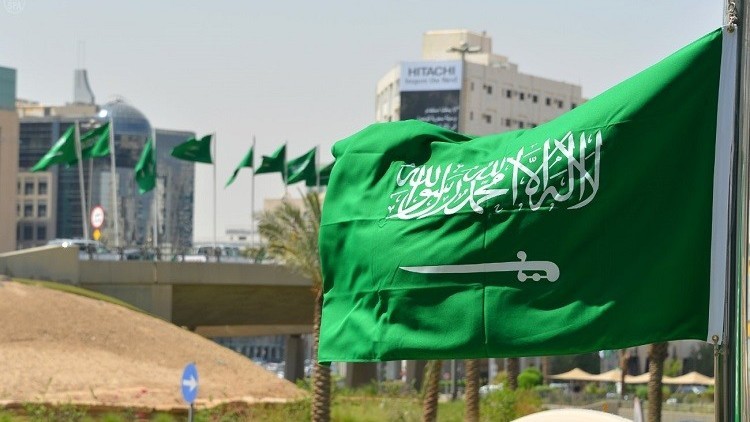 مسئول في الحكومة السعودية  يكشف الموقف الرسمي للسعودية مما يجري في سقطرى 