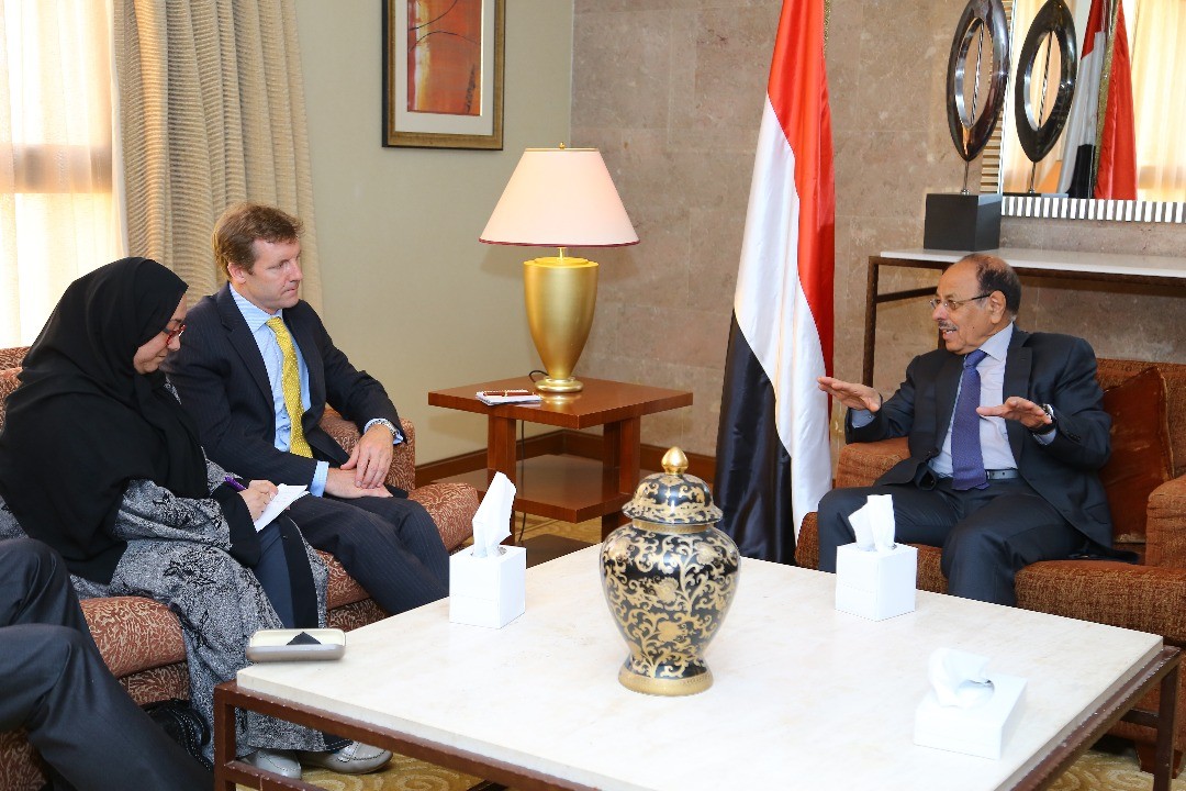 الفريق الأحمر يلتقي  السفير البريطاني لدى اليمن