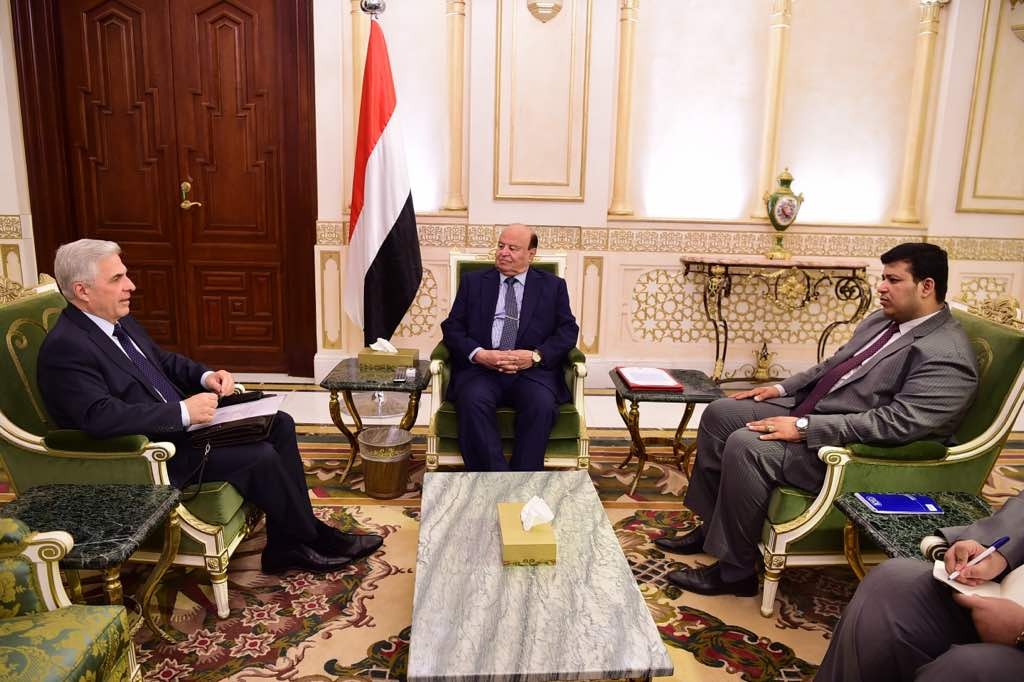 الرئيس هادي يلتقي السفير الروسي لدى اليمن