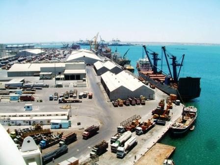  الرئيس هادي: لا خيار في ميناء الحدية الا الحل العسكري وقد أقرينا ذلك