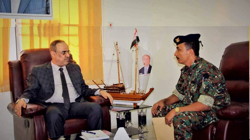 وزير الداخلية يشدد على ضرورة إعادة تفعيل مهام مختلف الأجهزة الأمنية بمحافظة الحديدة
