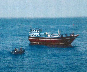 مصادر تكشف أدلة جديدة بتحركات مشبوهة لسفينة إيرانية تزود الحوثي بالسلاح
