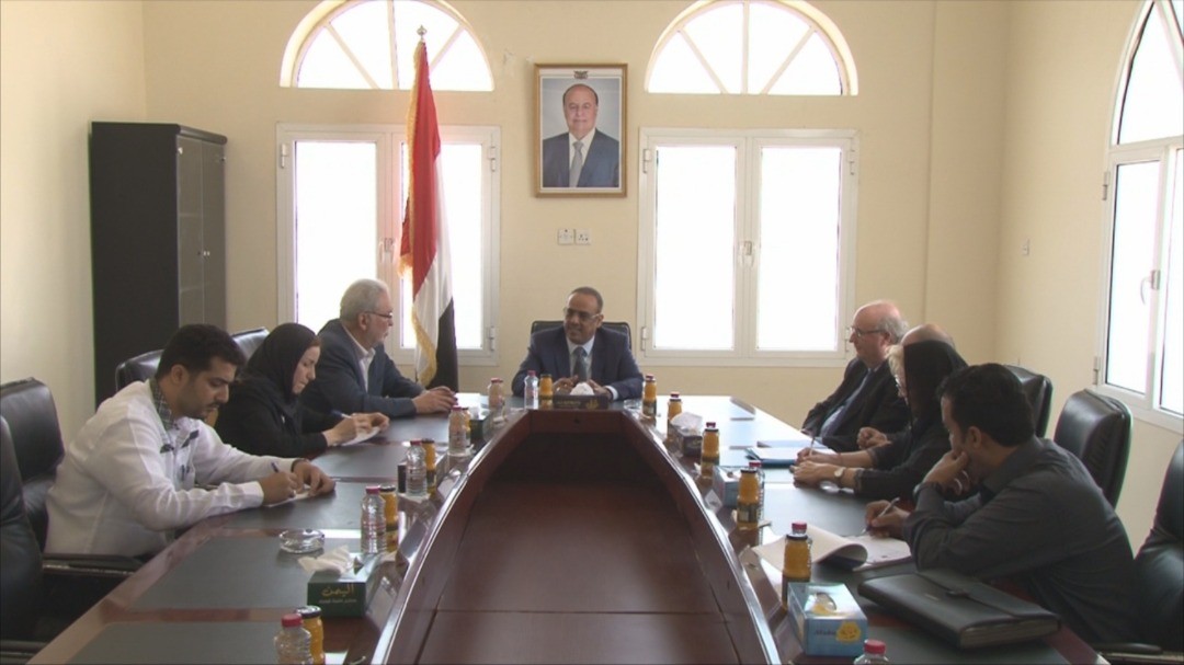 الوزير الميسري يعقد لقاءً بفريق الخبراء الدوليين