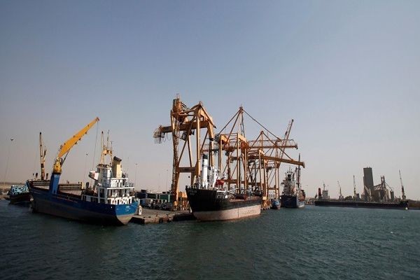 التحالف يصدر 5 تصاريح لسفن متجهة لموانئ اليمن