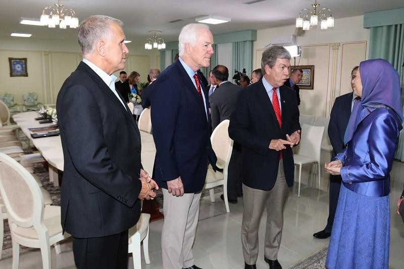 لقاء وفد من كبار أعضاء مجلس الشيوخ الأميركي بالسيدة مريم رجوي  ومجاهدي خلق في العاصمة الألبانية تيرانا