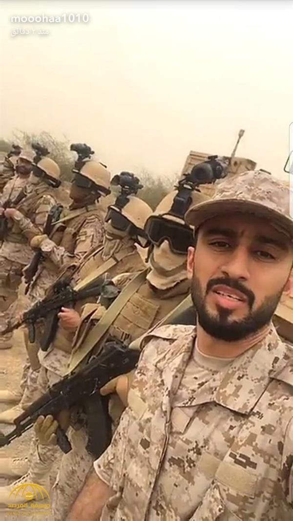  "بالصور" نجمي كرة القدم السعودية يتخلان عن الزي الرياضي ويرتديان الزي العسكري في الحد الجنوبي