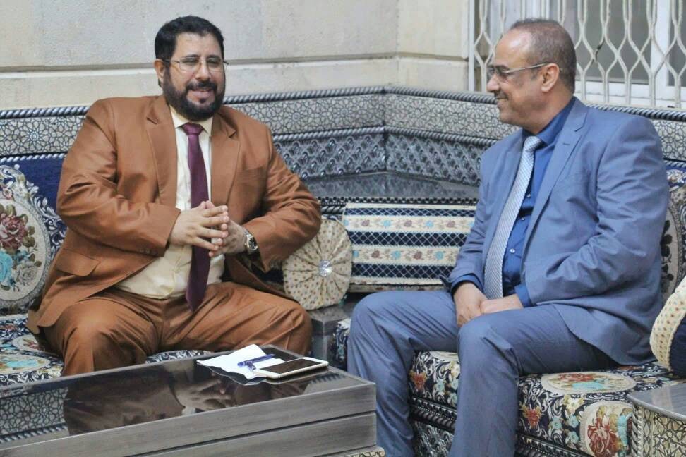 لقاء يجمع نائب رئيس الوزراء بمحافظ صعدة اللواء هادي طرشان