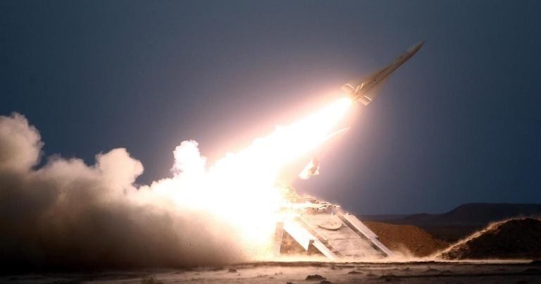 تضارب الانباء حول سقوط صاروخ بالستي في موقع قوات الجيش في المخا