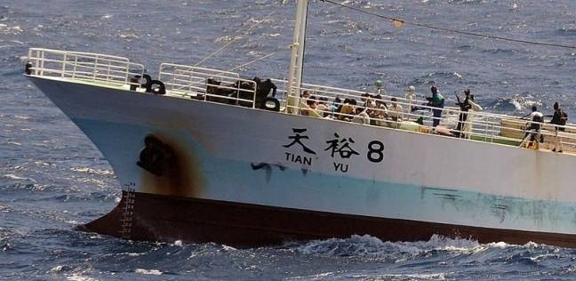 هجوم بحري ب 11 زورقا  يستهدف سفينة ايرانية في باب المندب