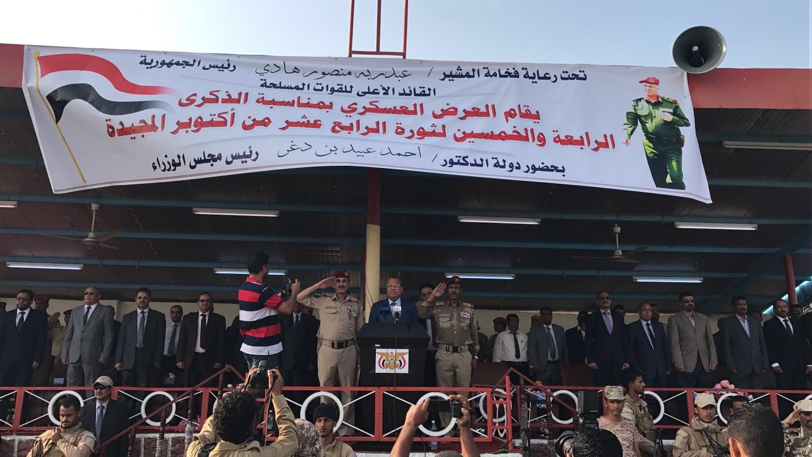 عاجل : شاهد لأول مره في العاصمة عدن برعاية الرئيس هادي عرض عسكري مهيب لقوات الشرعيه