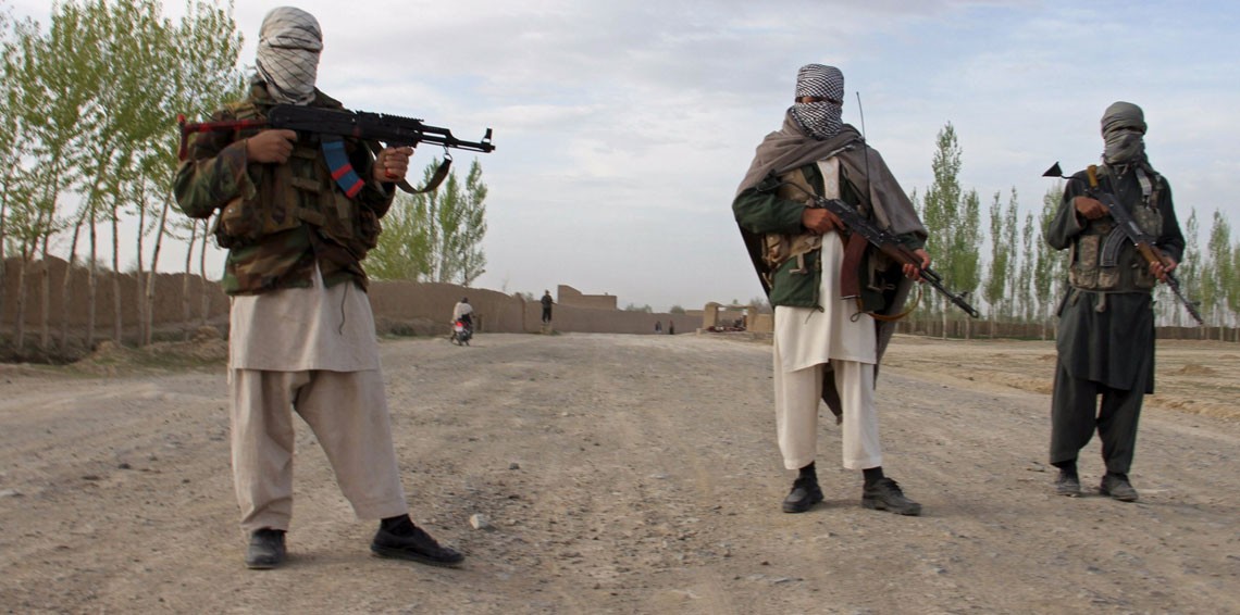 مقتل 67 شخص في هجوم لطالبان على مواقع أمنية في افغانستان