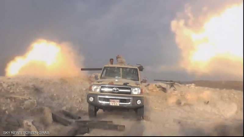 الجيش الوطني يقصف مواقع المليشيات في مقبنة ويصد هجوماً في الضباب